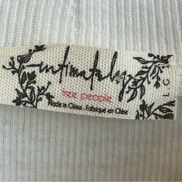 Intimately Free People White Short Sleeve Top Sz L Lettuce Hem Split Cuff - Picture 7 of 13